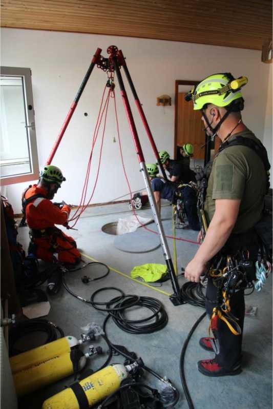 Ausbildung „Spezielle Rettung aus Höhen und Tiefen“ (Grundlehrgang SRHT)